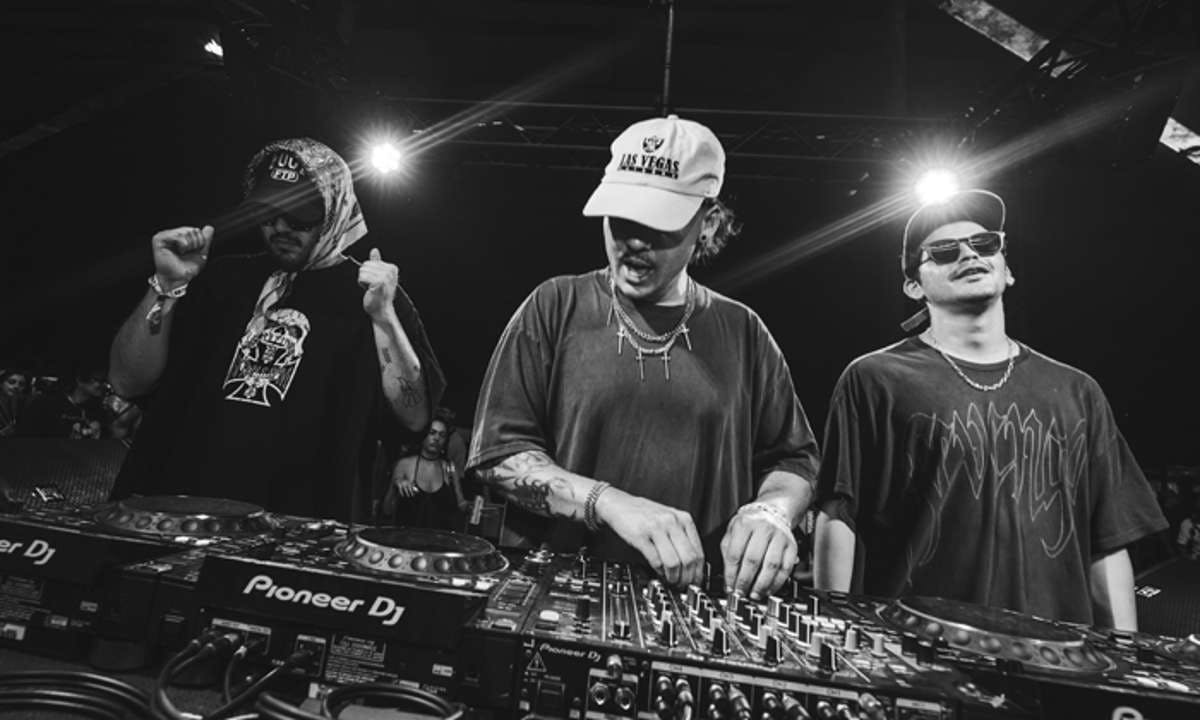 Slang Dogs & Blurrd Vzn - Slang Vzn Tour