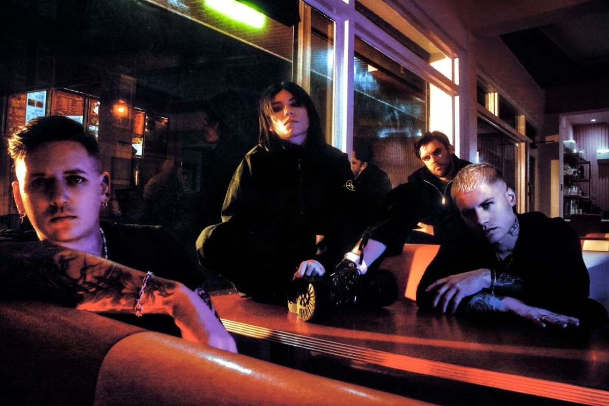 Hot Milk - Loud And Fast In The USA