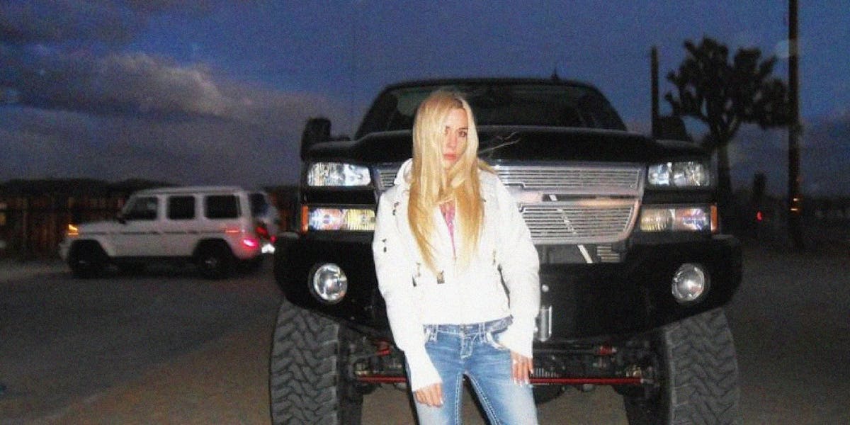 Cowgirl Clue, sweet93, Her New Knife