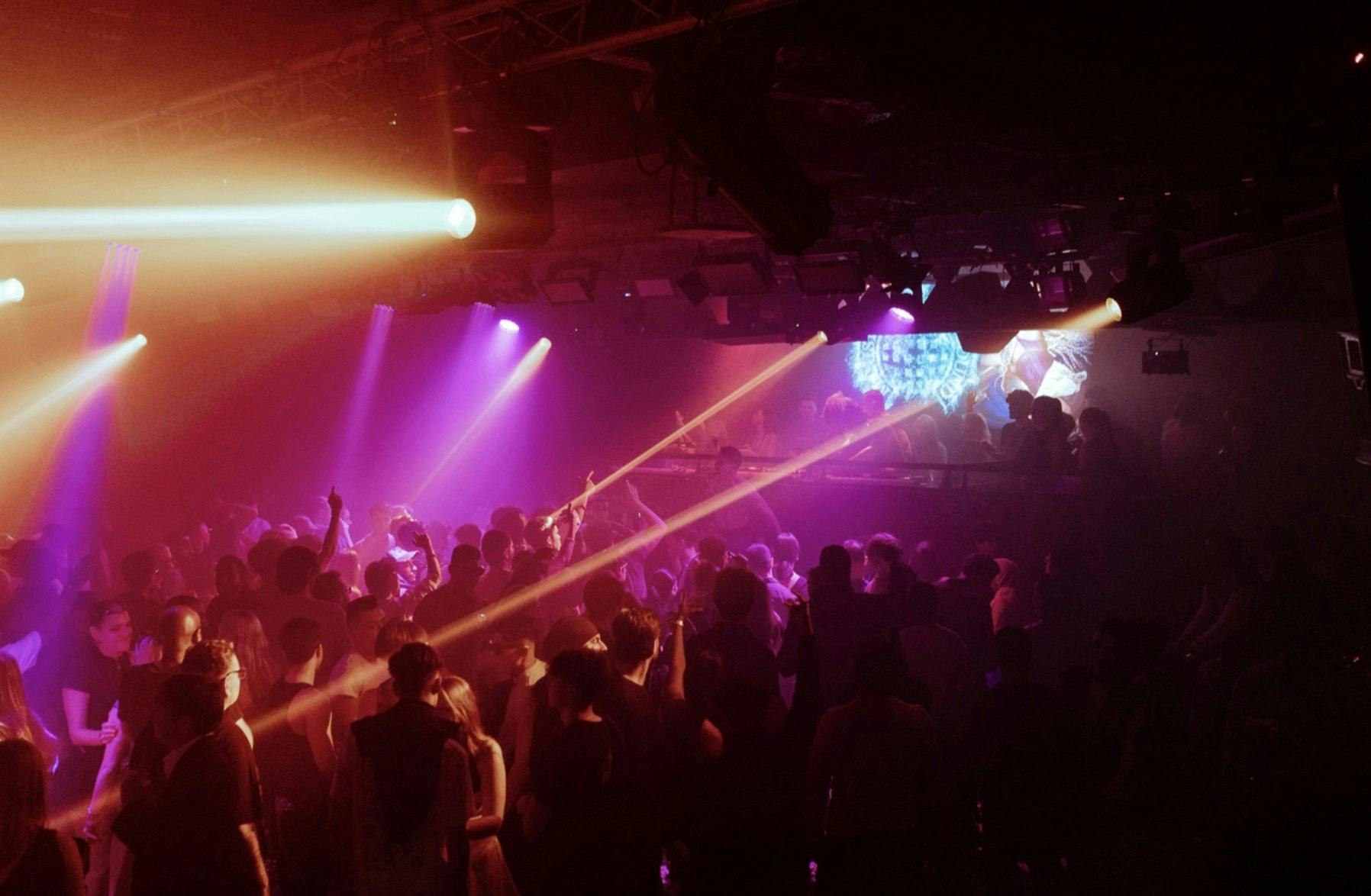 Circus Reunion: Flux Pavilion X Doctor P, Habstrakt