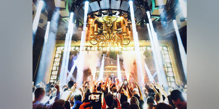 Loud Luxury
