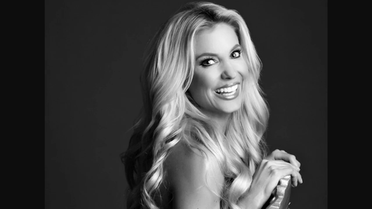 Julie Roberts - 20th Anniversary of Men & Mascara