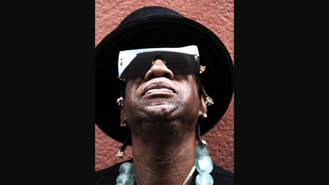 Robert Owens (Free Entry)