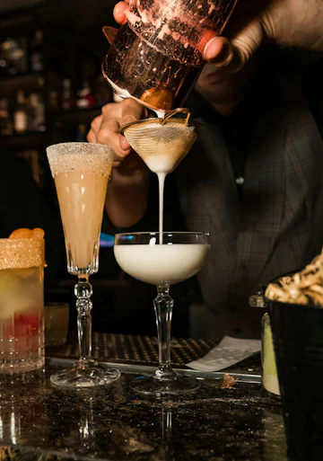 Easy's Cocktail Lounge