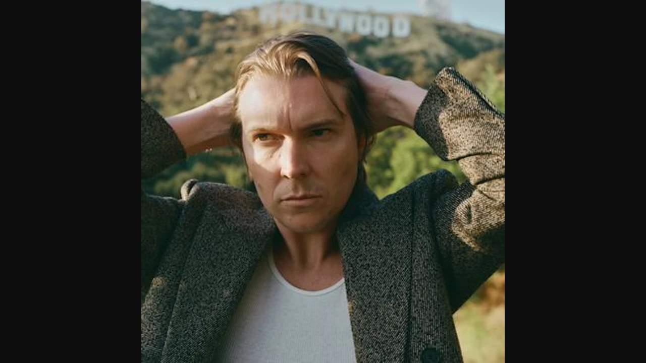 Alex Cameron