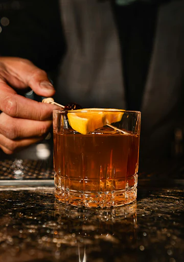 Easy's Cocktail Lounge