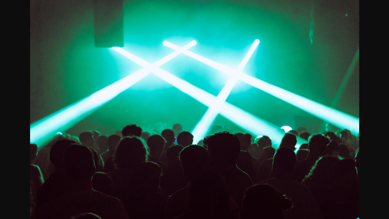 Central - Youandewan b2b Liquid Earth, Laurine + Ron Obvious