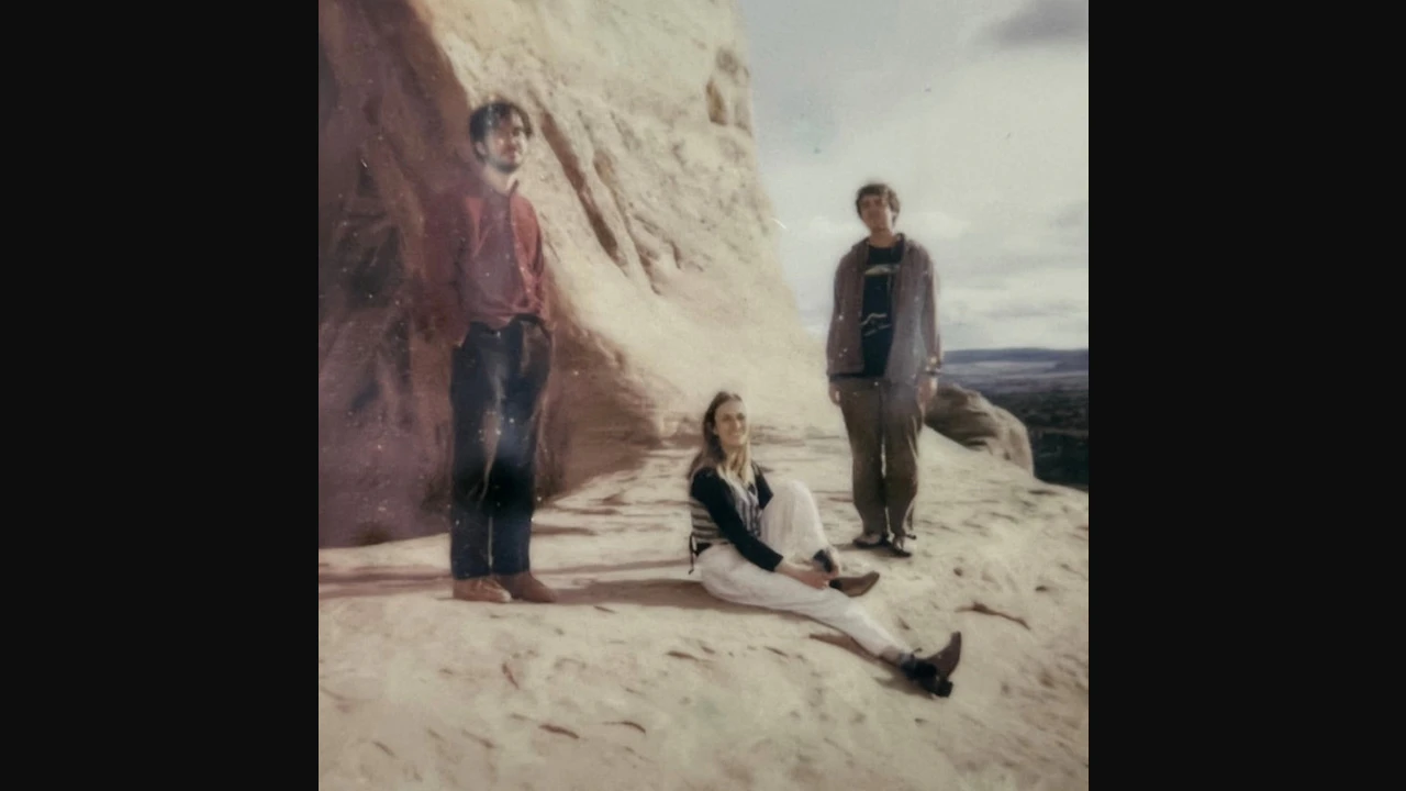Mars FM/circling girl/Big Childhood
