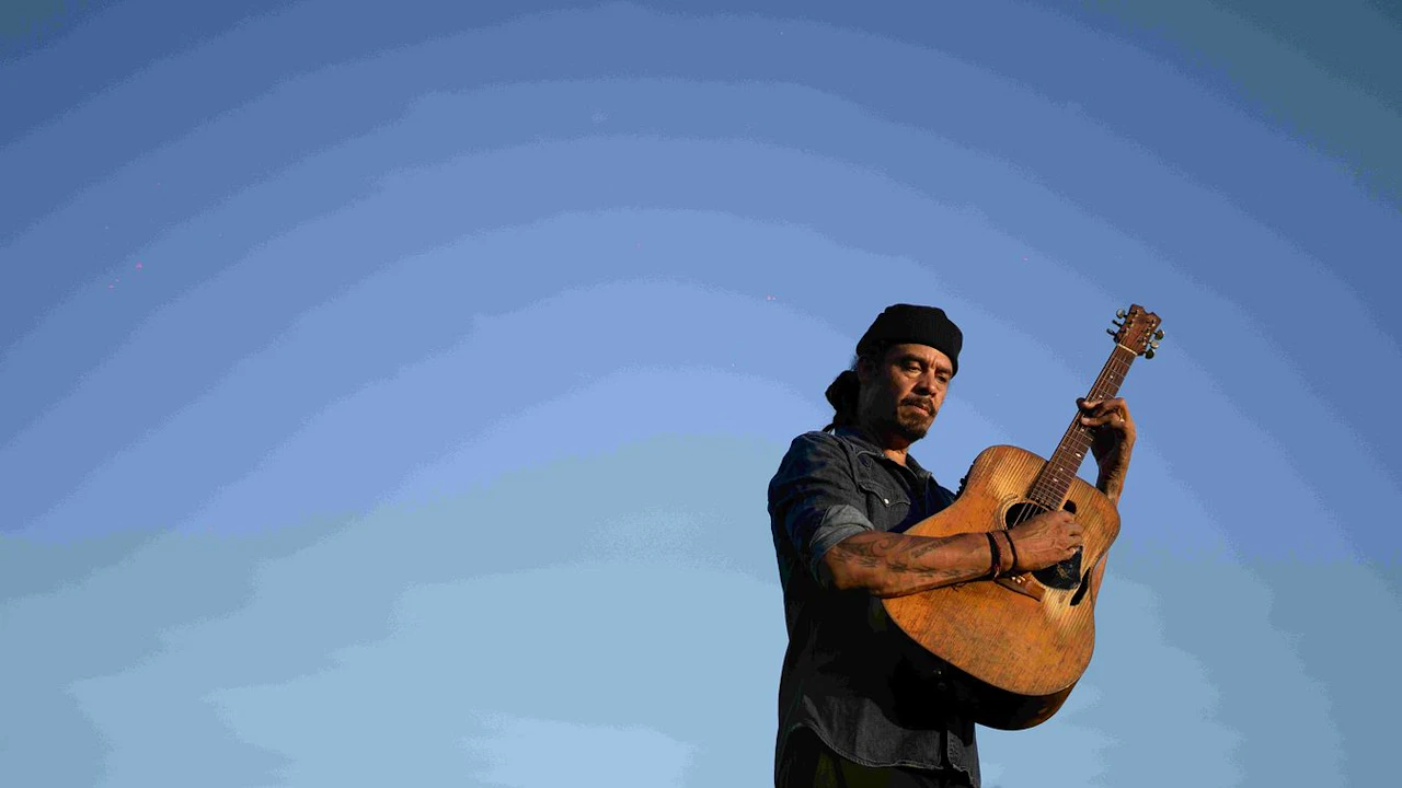 Michael Franti Trio - Heartstrings & Dynamite