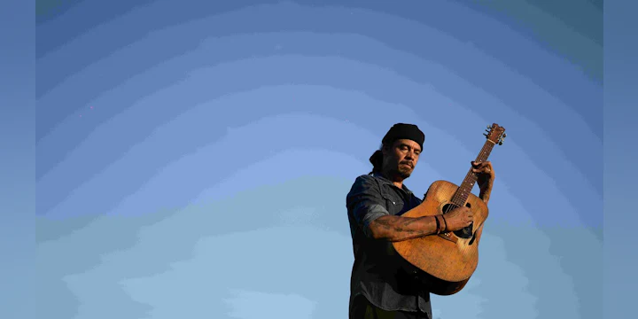 Michael Franti Trio - Heartstrings & Dynamite