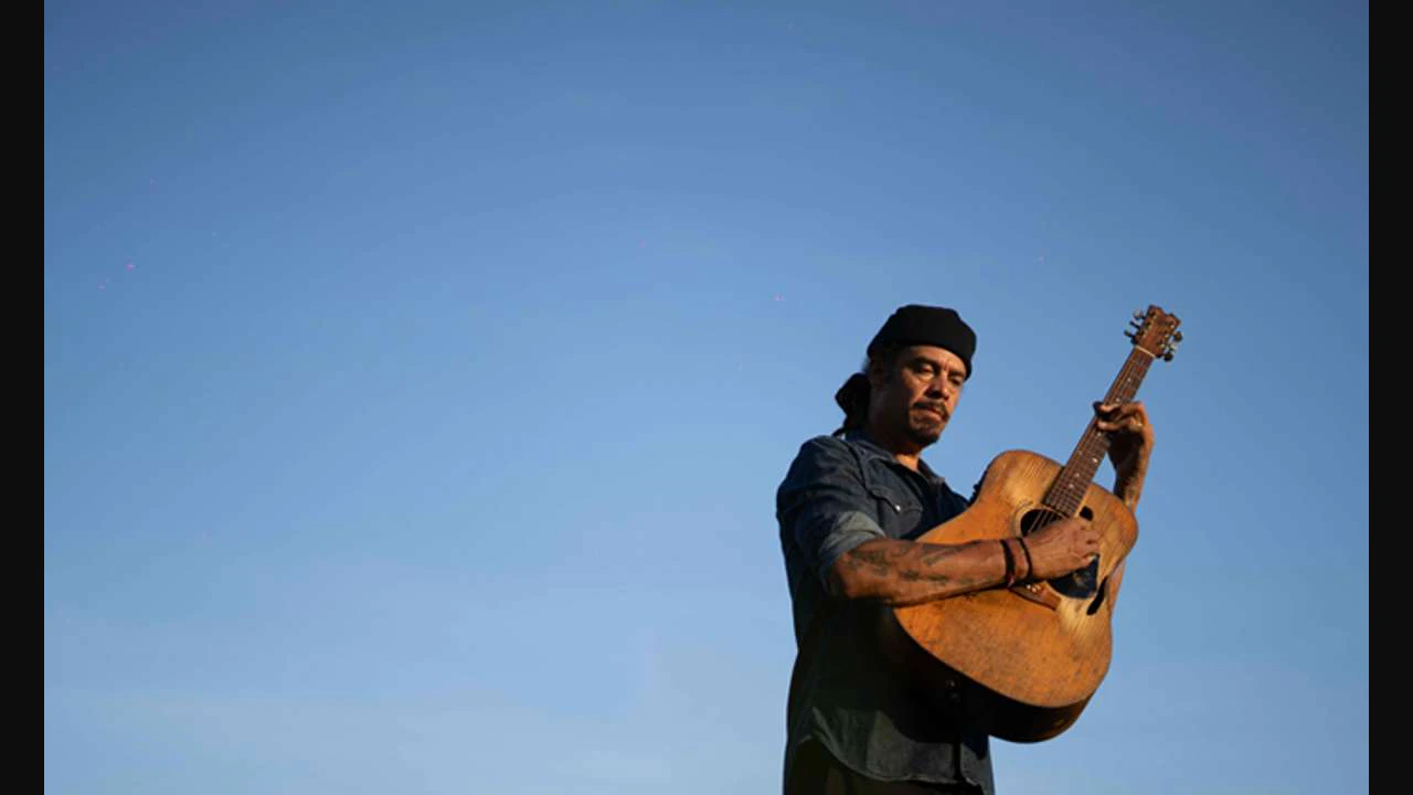 Michael Franti Trio - Heartstrings & Dynamite