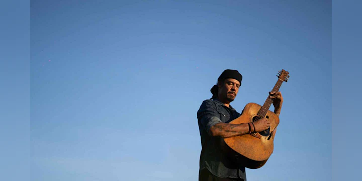 Michael Franti Trio - Heartstrings & Dynamite