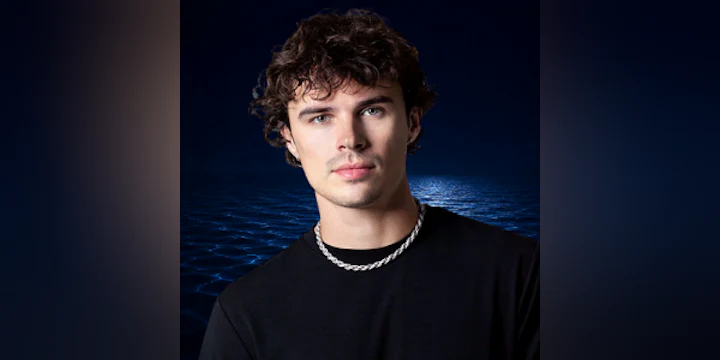 LIV Beach at Night: Nic Vans