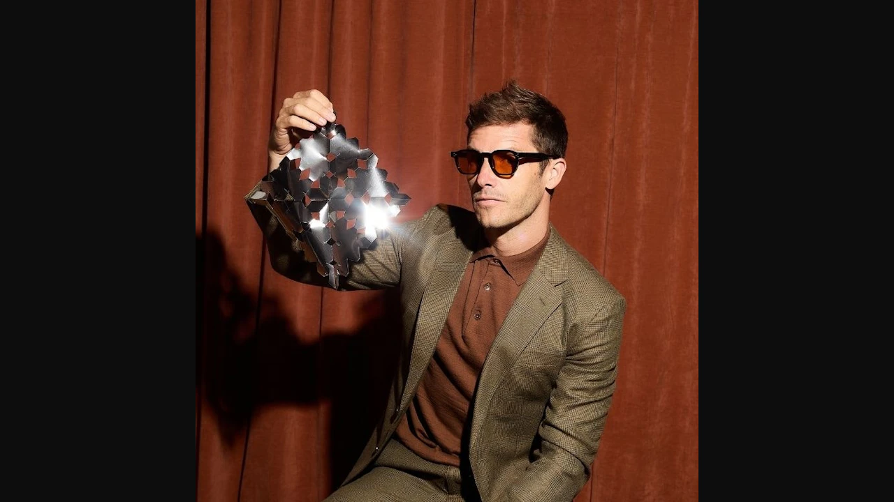 Jon McLaughlin: “Home For The Holidays”