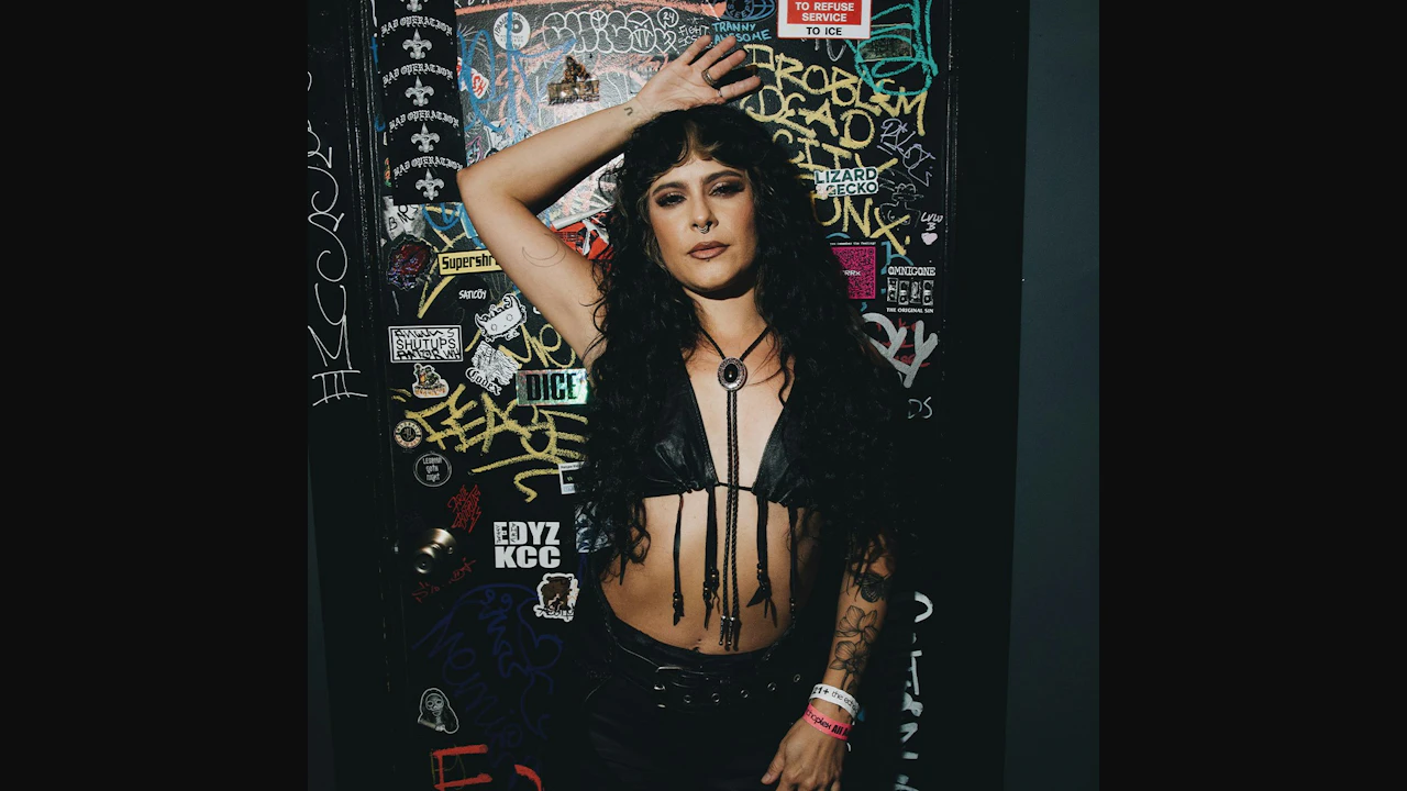Dominique and the Diamonds, Elizabeth Bowersox, Ukulena