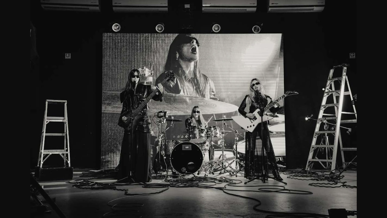 The Warning – Everything's Falling World Tour
