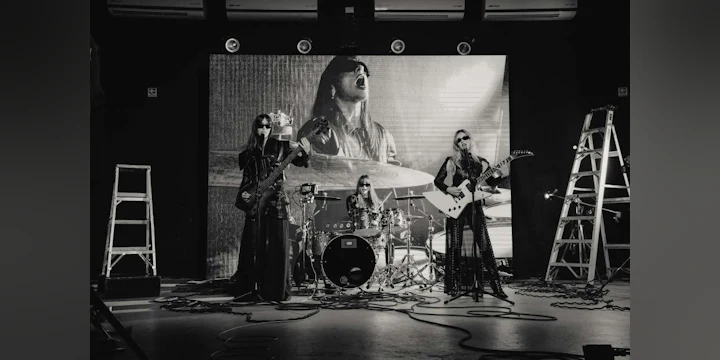 The Warning – Everything's Falling World Tour