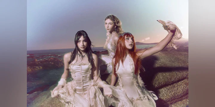 The Warning – Everything's Falling World Tour