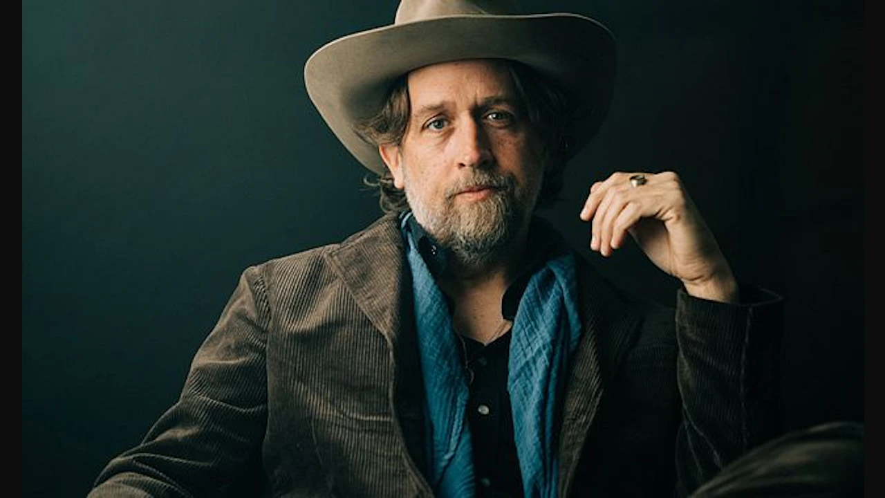 Hayes Carll: Grateful for Christmas Tour