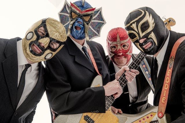 Los Straitjackets