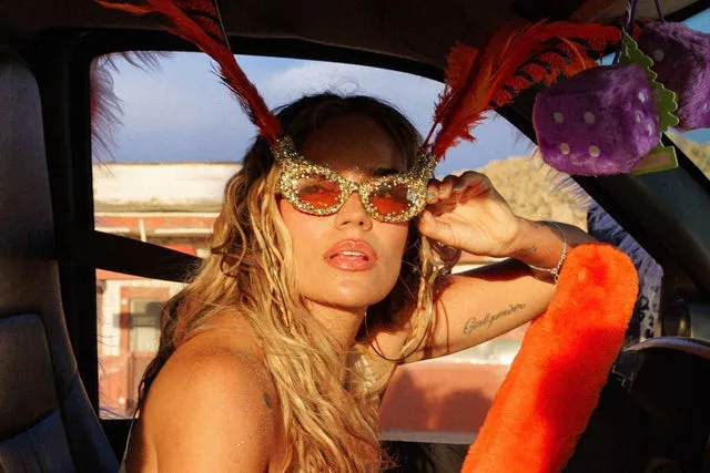 Karol G - Viajando Por El Mundo Tropitour