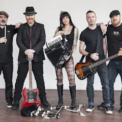 The Mahones Deux Voix Une Capitale