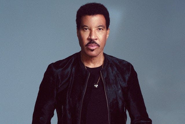 Lionel Richie and Earth, Wind & Fire - Sing a Song All Night Long
