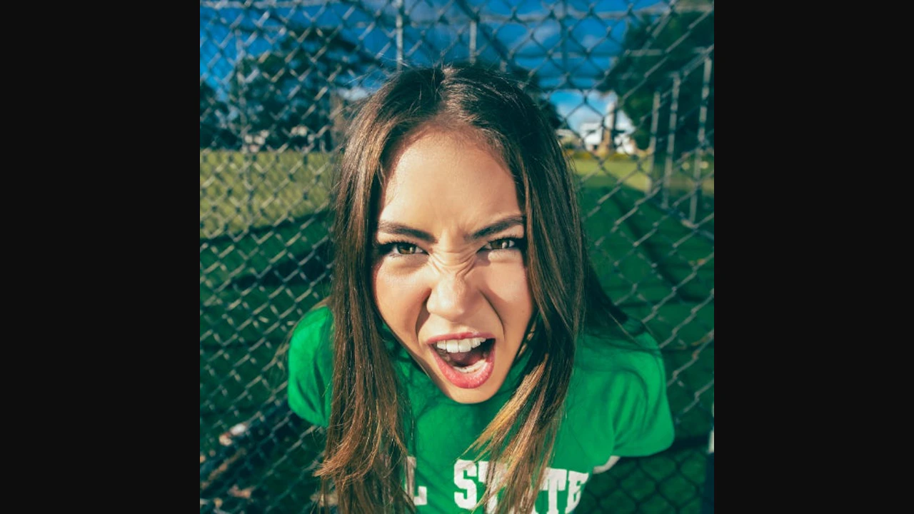Chloe Parché - Sitting Next To Nellie Tour