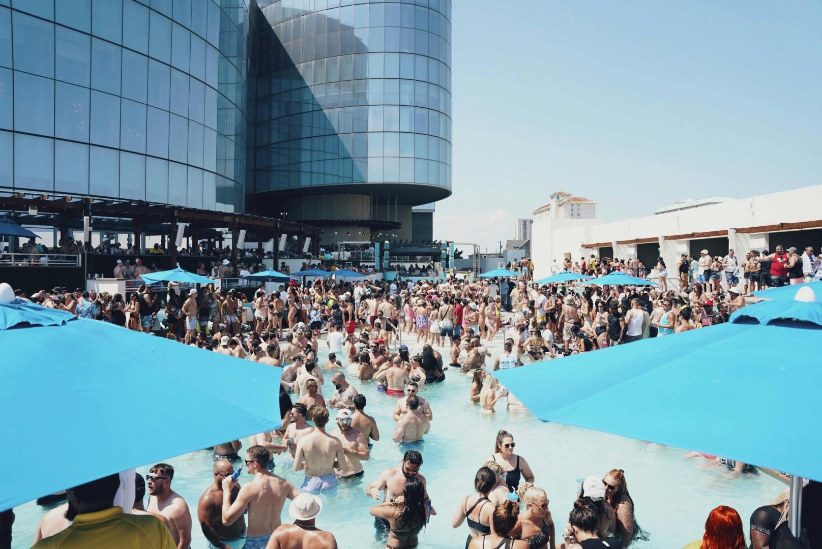 Beachclub - Sundays