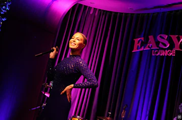 Easy's Cocktail Lounge