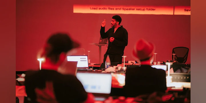 Classe de maître en scénophonie : harmoniser son, espace et audience