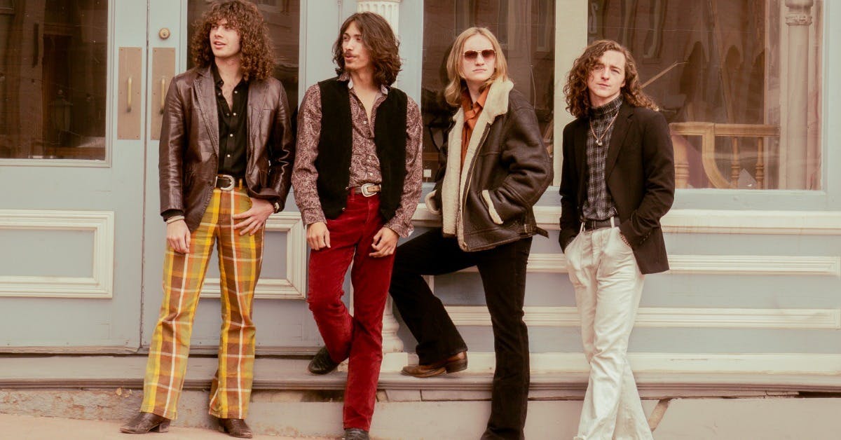 Velvet Daydream with Wampus Cat, Stil Runnin