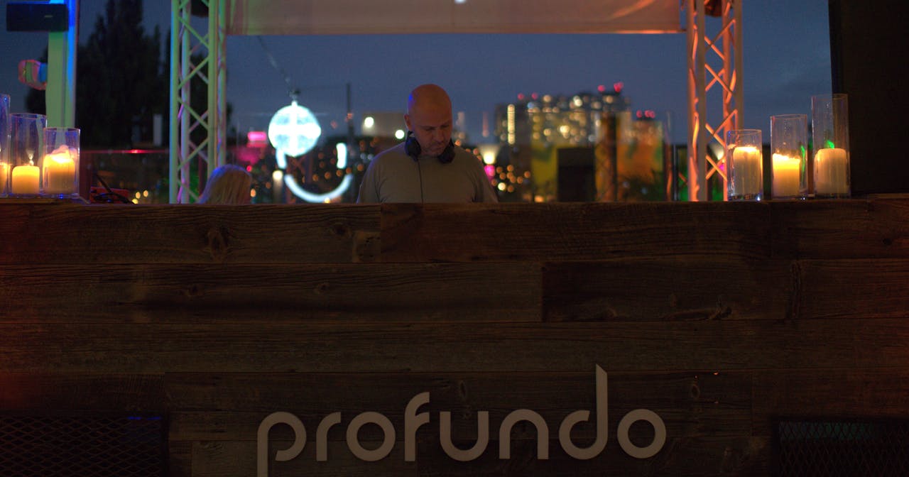Profundo Pool (Night Session)