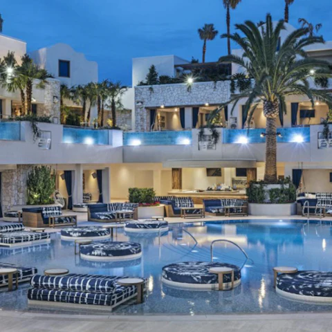 Sammy's Island At Palms Pool