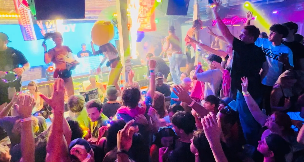 Showbar photo