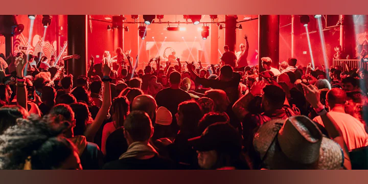 The Ave Live