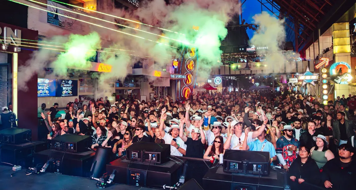 4th Street Live photo