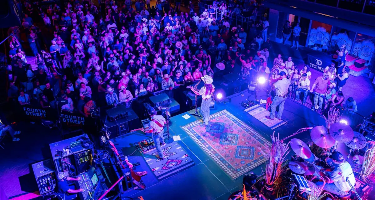 4th Street Live photo