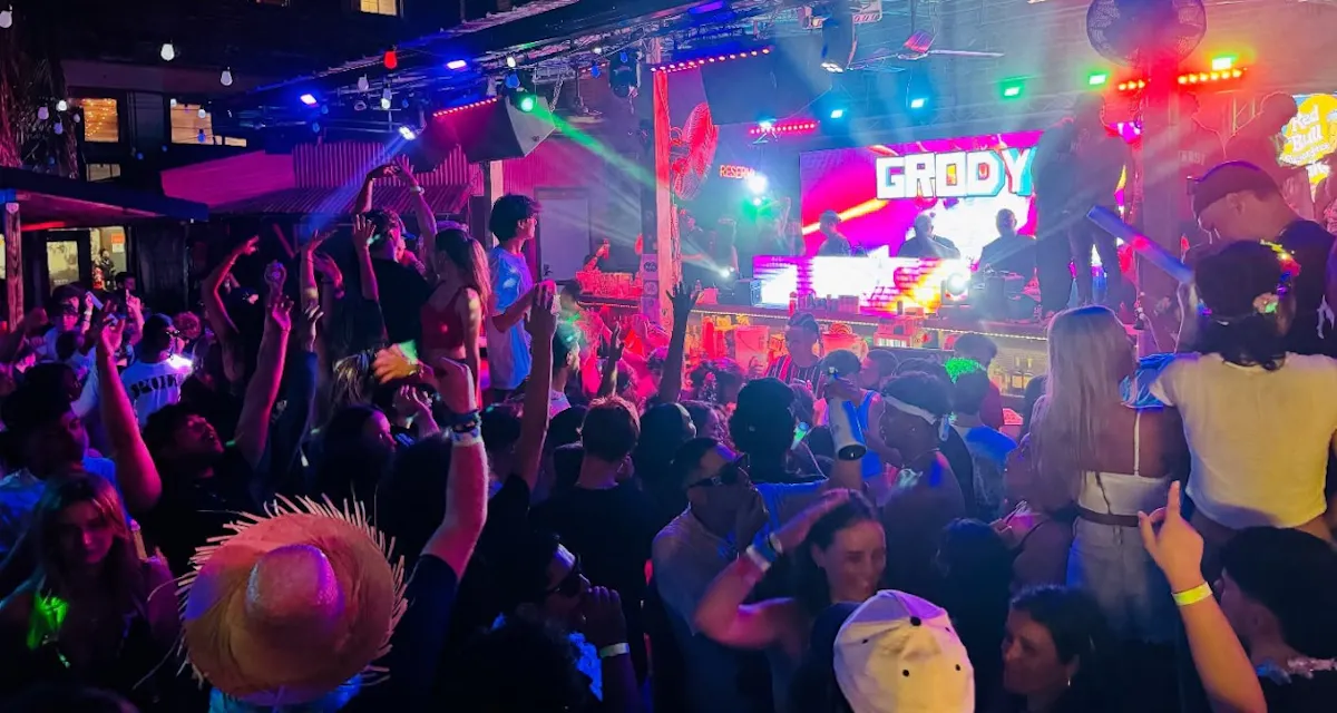 Showbar photo