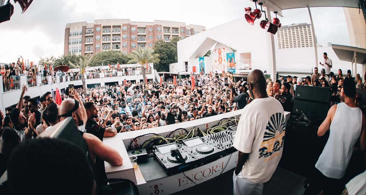 Encore Dayclub photo