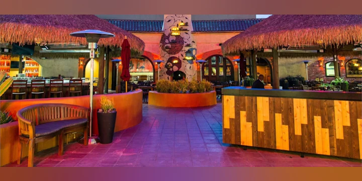 La Vida Cantina