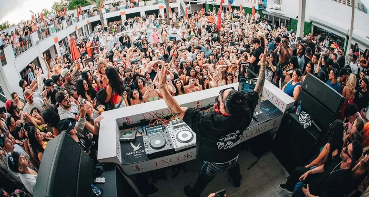 Encore Dayclub photo