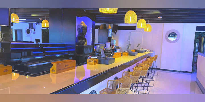 Split Bar & Lounge