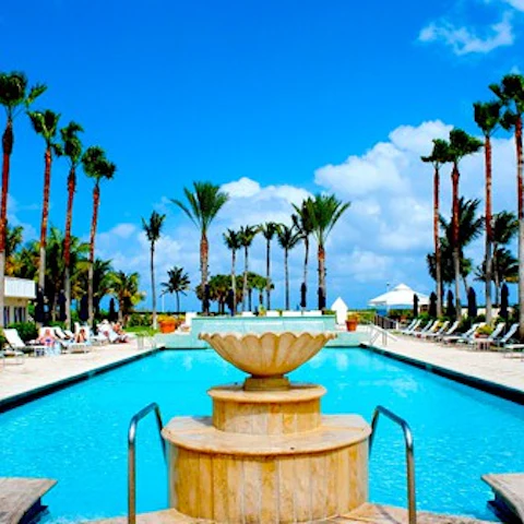 Surfcomber Pool